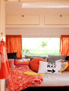 Oranje caravan 4