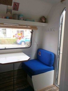 Kleine zitje in caravan