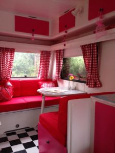 roze met stippen caravan 3