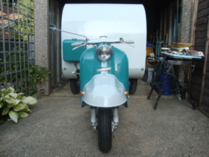 vespa caravan 1