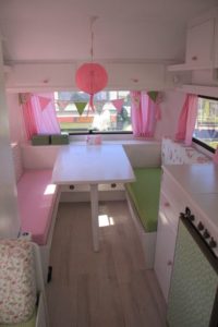 romantische roze caravan 5
