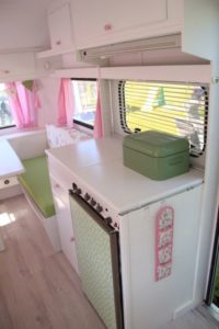 romantische roze caravan 6