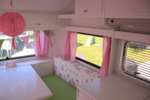 romantische roze caravan 8