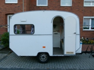 Caravan Eiffelland van buiten