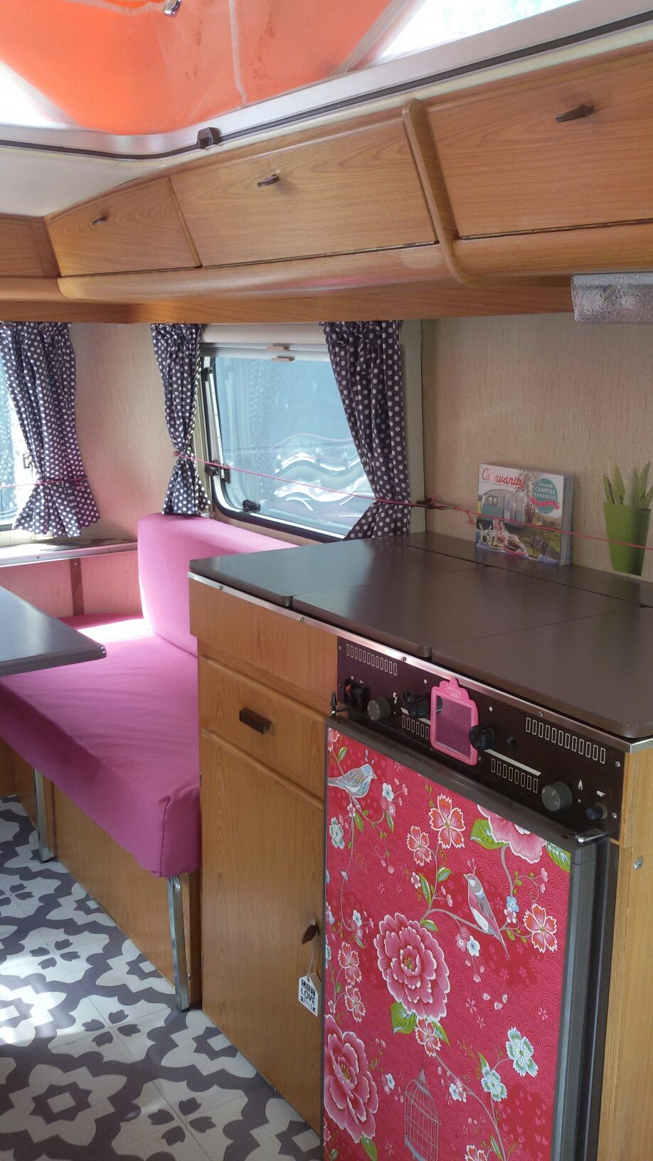 Eriba pink | Caravanity 1