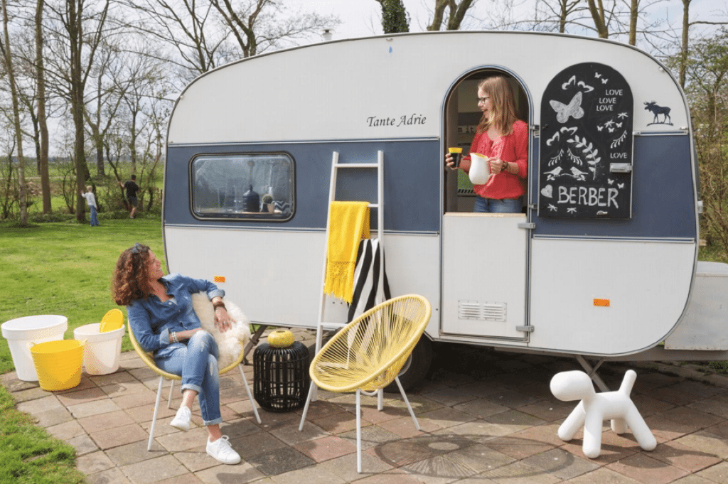 Caravanity | grafische caravan | geel 8