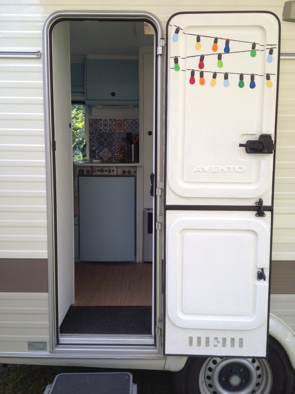 Verrassend Tegelstickers in je caravan - Caravanity | happy campers lifestyle WJ-02